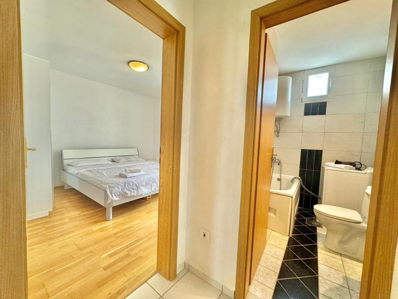Family Three Bedroom Petrovac Apartament Budva