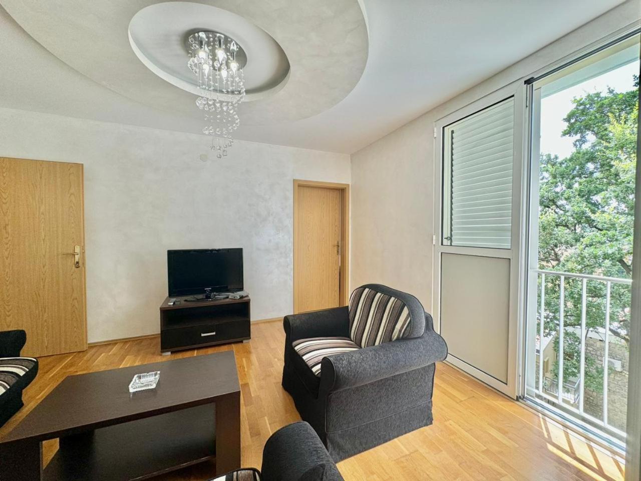 Family Three Bedroom Petrovac *