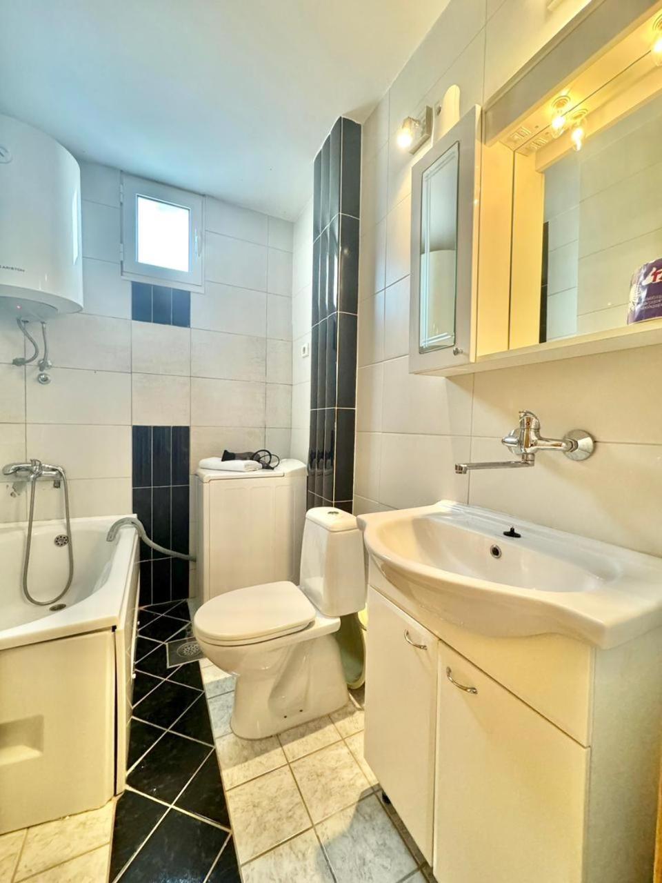 Family Three Bedroom Petrovac Apartament Budva