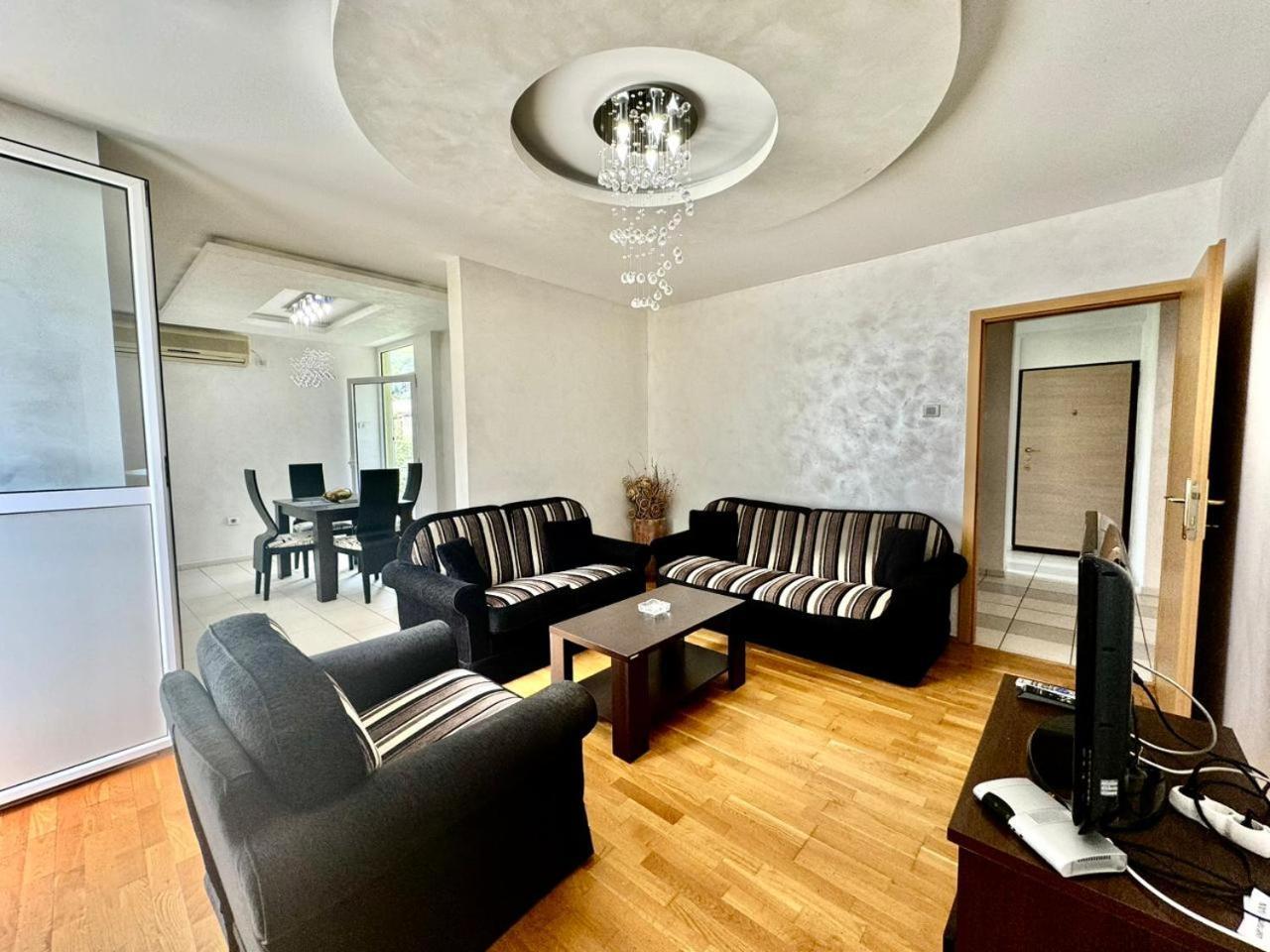 Family Three Bedroom Petrovac Apartment